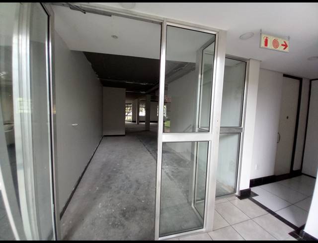 246M² OFFICE TO LET IN BRYANSTON